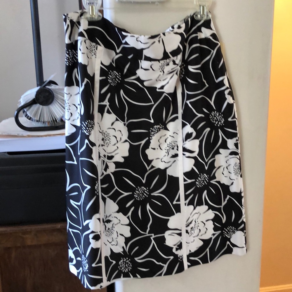 Black and white silk floral skirt size 14